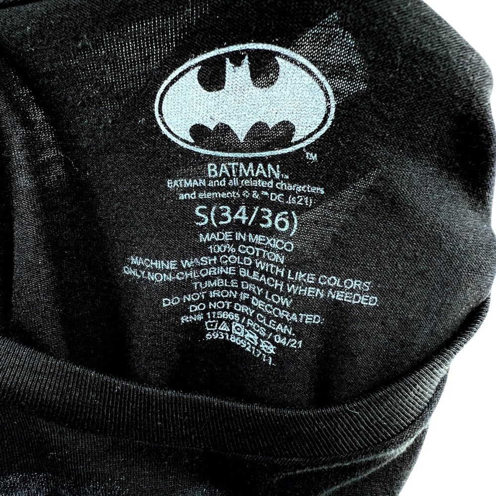 DC Comics NWT Mens Batman Logo Graphic T Shirt  Small Black Yellow Bat Signal - Picture 12 of 13
